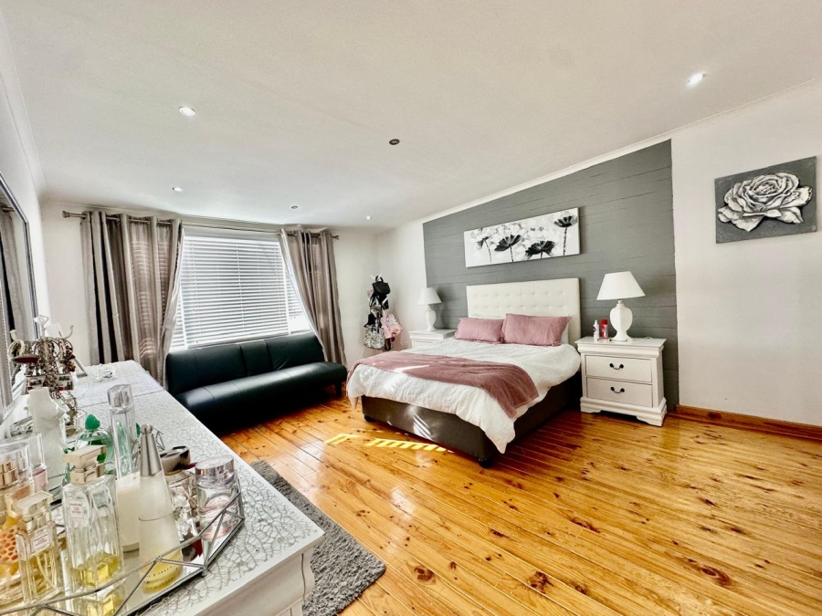 5 Bedroom Property for Sale in Rouxville Western Cape